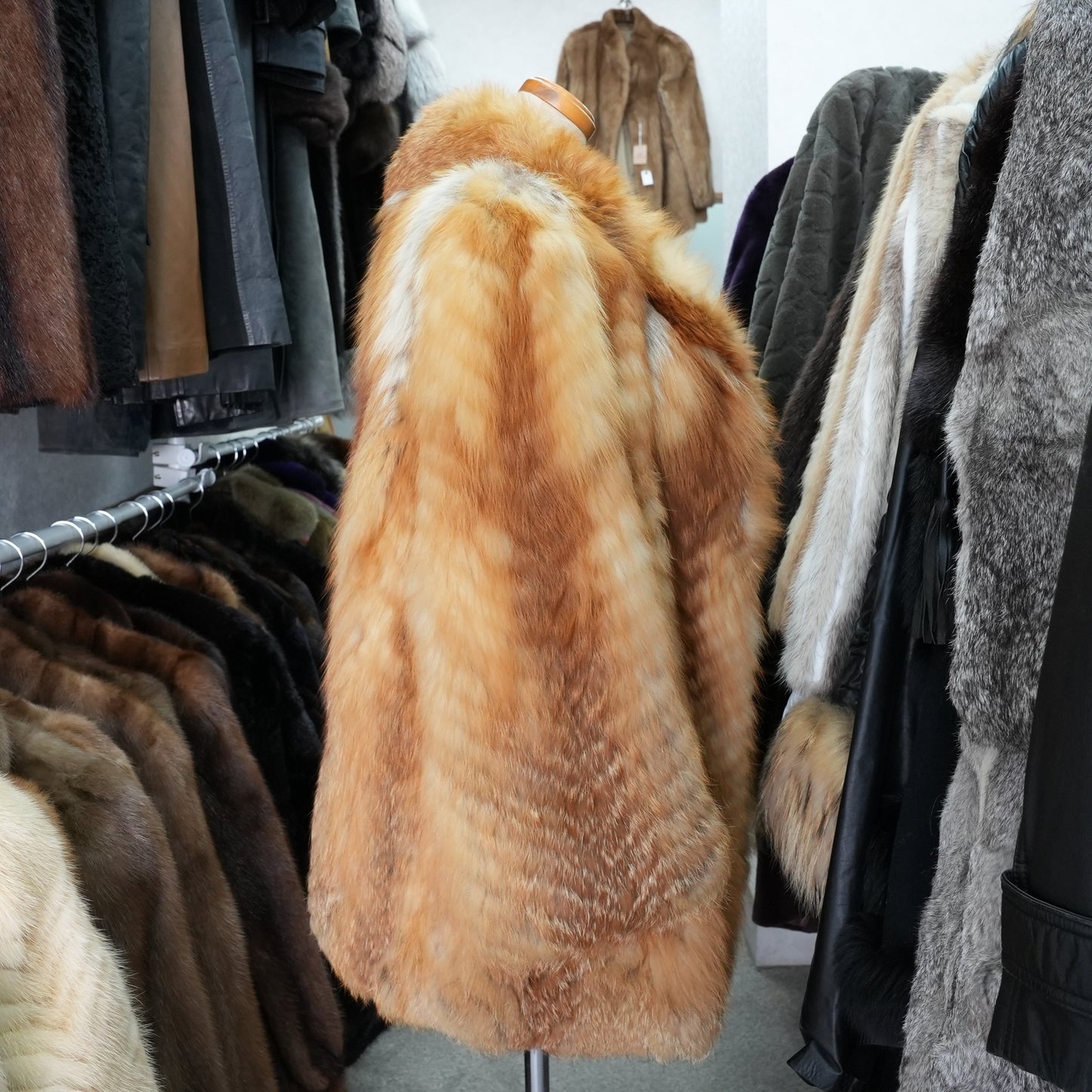 Red Fox Fur Coat EMBA - Genuine Vintage Fur From Japan