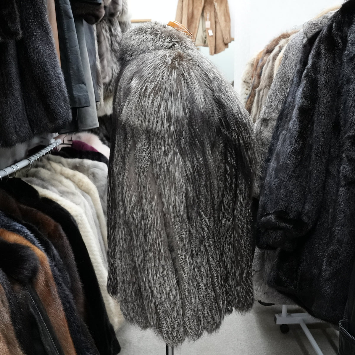 Silver Fox Fur Coat SAGA FOX - Genuine Vintage Fur From Japan