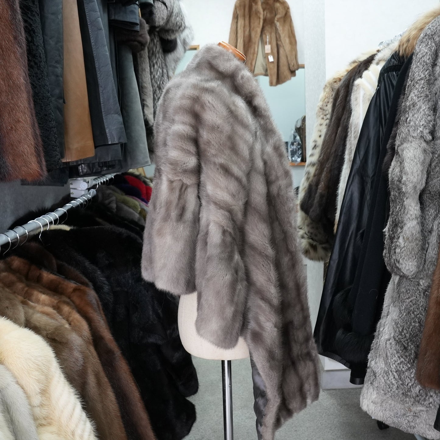 BlueIris Mink Shawl Fur House Princess - Genuine Vintage Fur From Japan