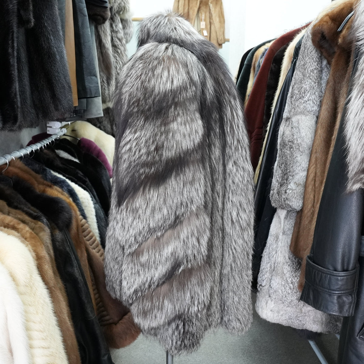 Silver Fox Fur Coat SAGA FOX Soft and Fluffy - Genuine Vintage Fur From Japan