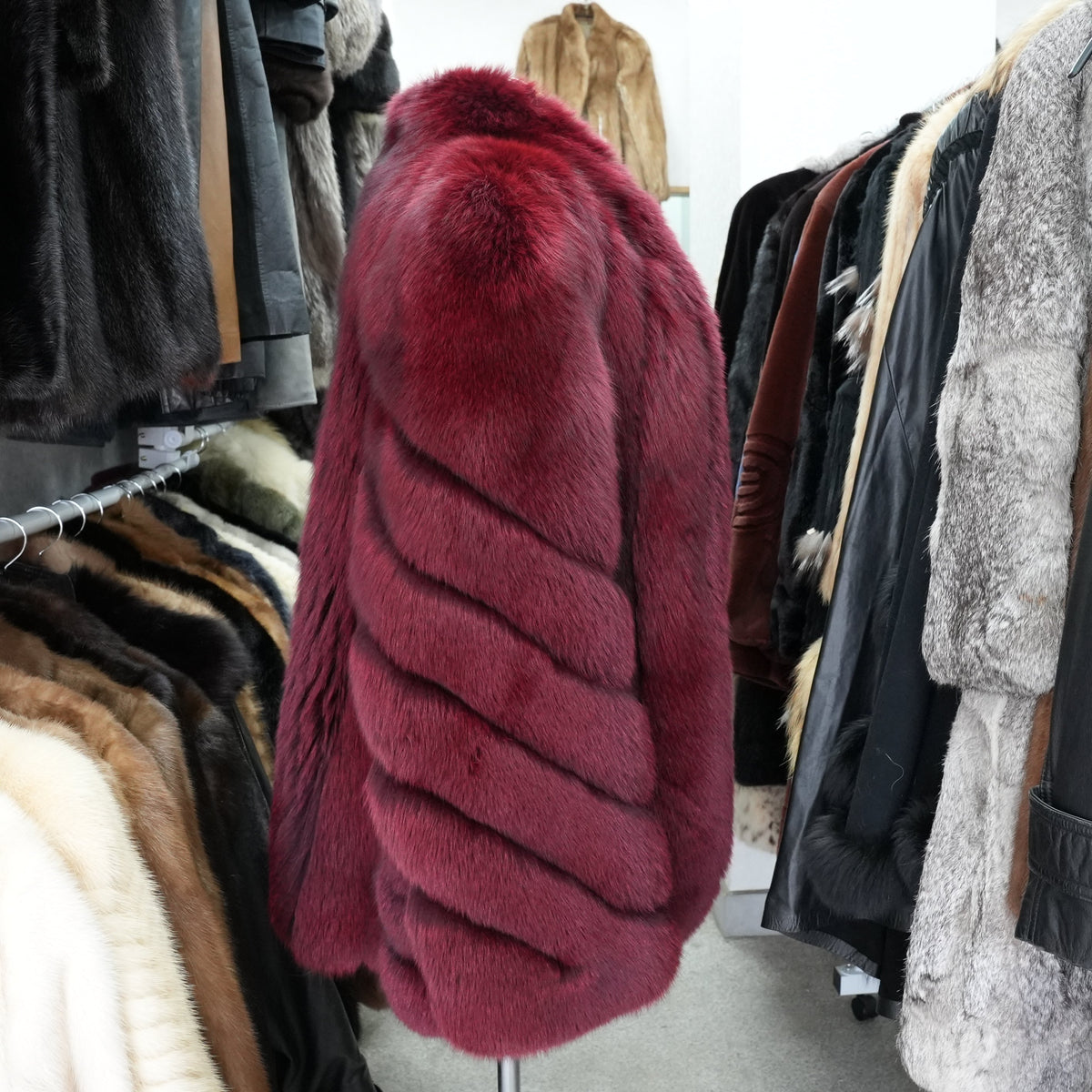 Wine Red Dyed Fox Fur Coat SAGA FOX Soft and Fluffy - Genuine Vintage Fur From Japan
