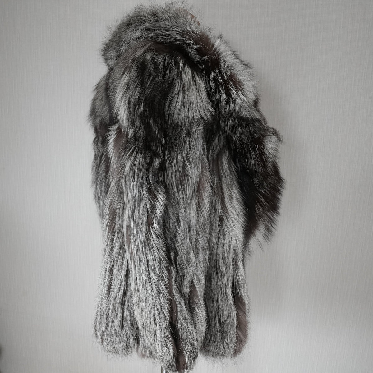 Silver Fox Fur Coat SAGA ROYAL FOX - Genuine Vintage Fur From Japan