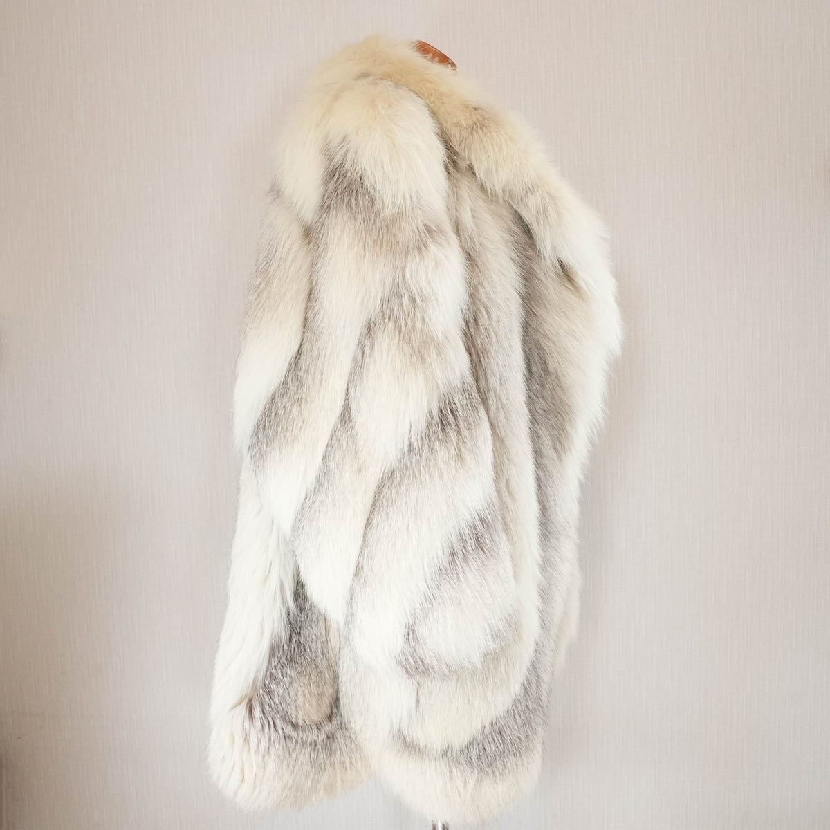 Scallop Shadow Fox and Frost Fox Fur elegant Coat Soft and Fluffy - Genuine Vintage Fur From Japan
