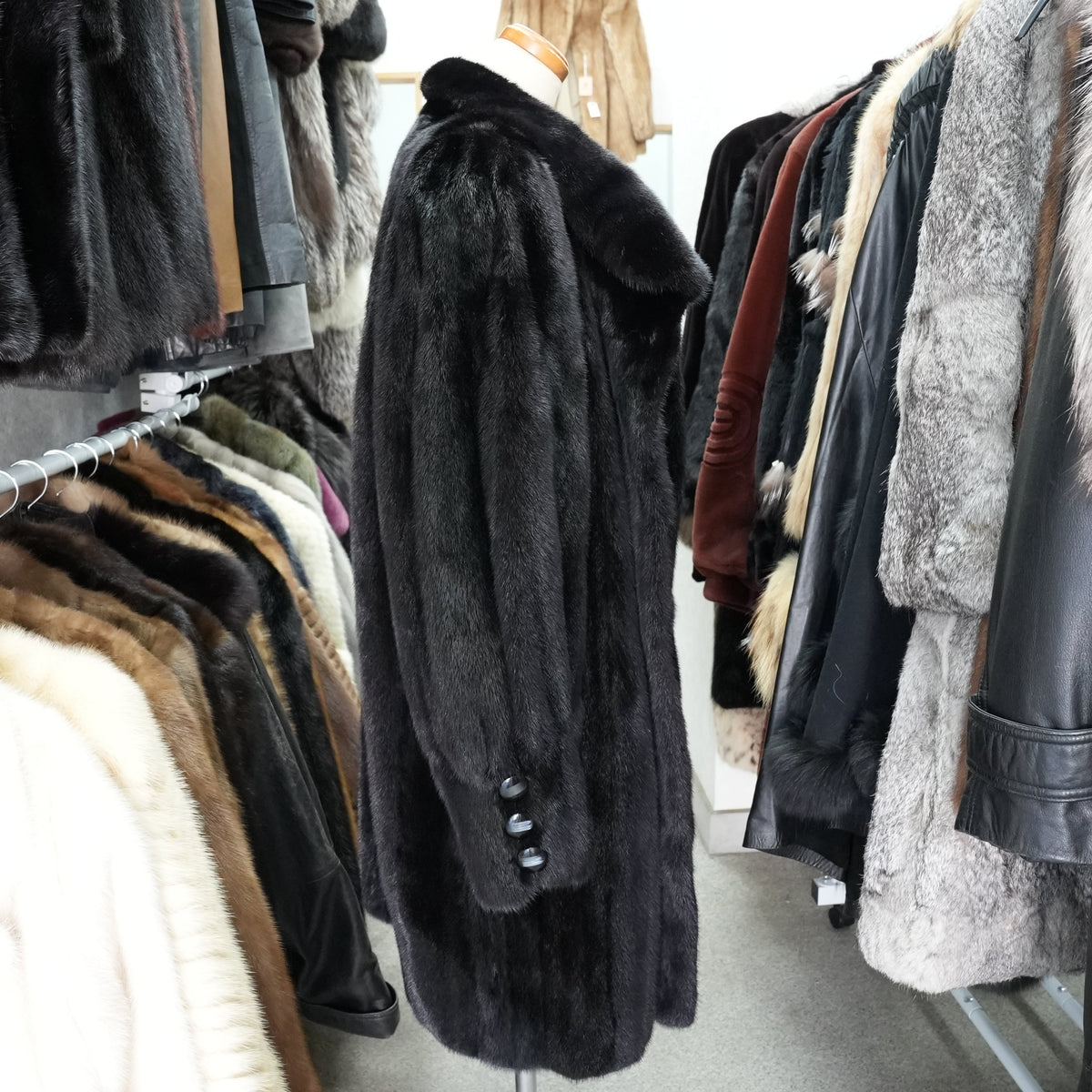 SAGA ROYAL MINK Soft and Grossy - Genuine Vintage Fur From Japan