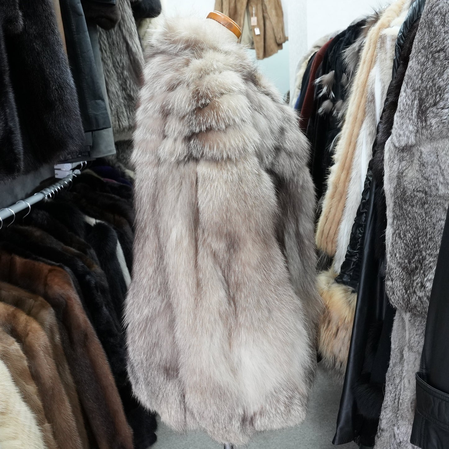 BlueFrost Fox Fur Coat SAGA FOX - Genuine Vintage Fur From Japan