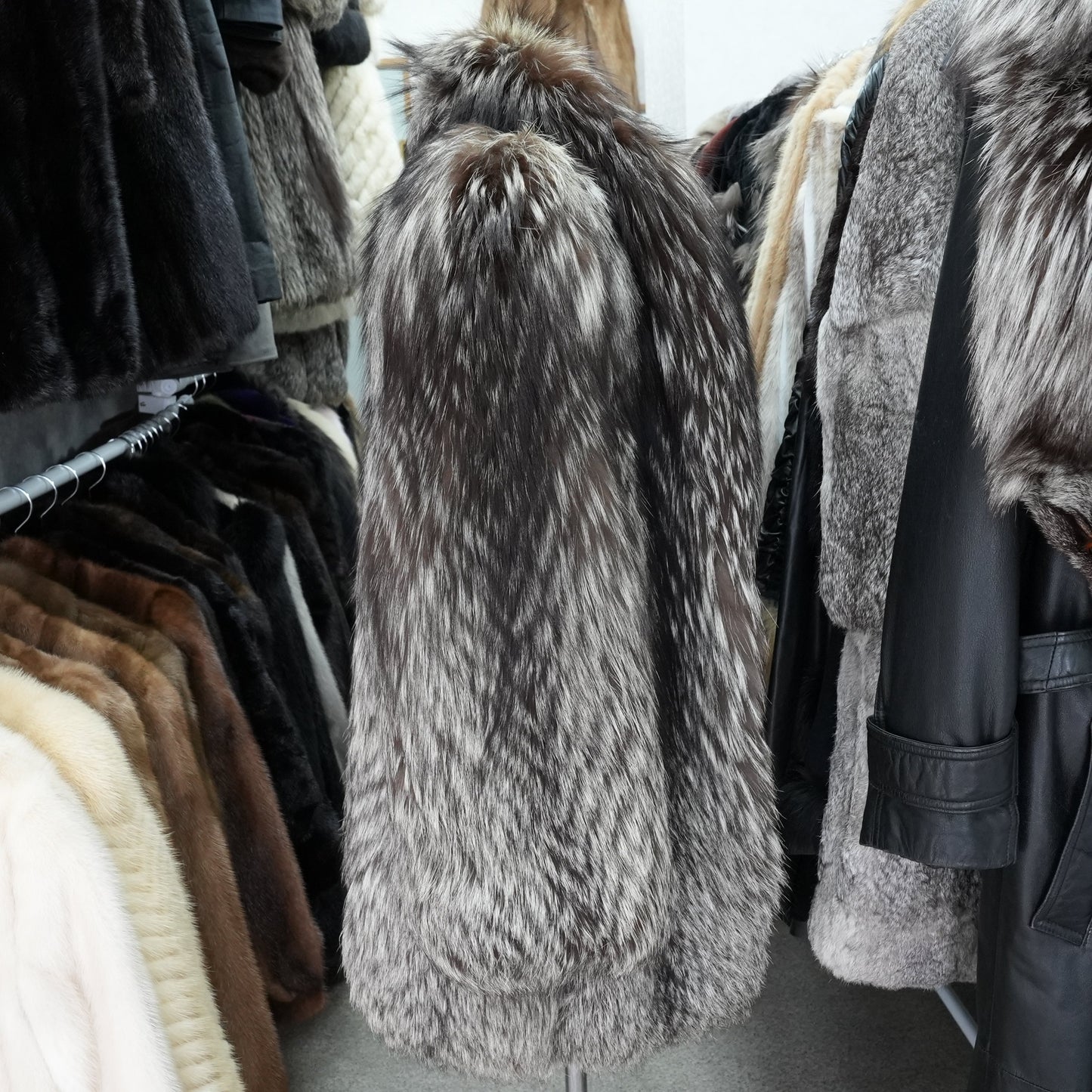 Silver Fox Fur Coat Soft & Fluffy SAGA FOX - Genuine Vintage Fur From Japan