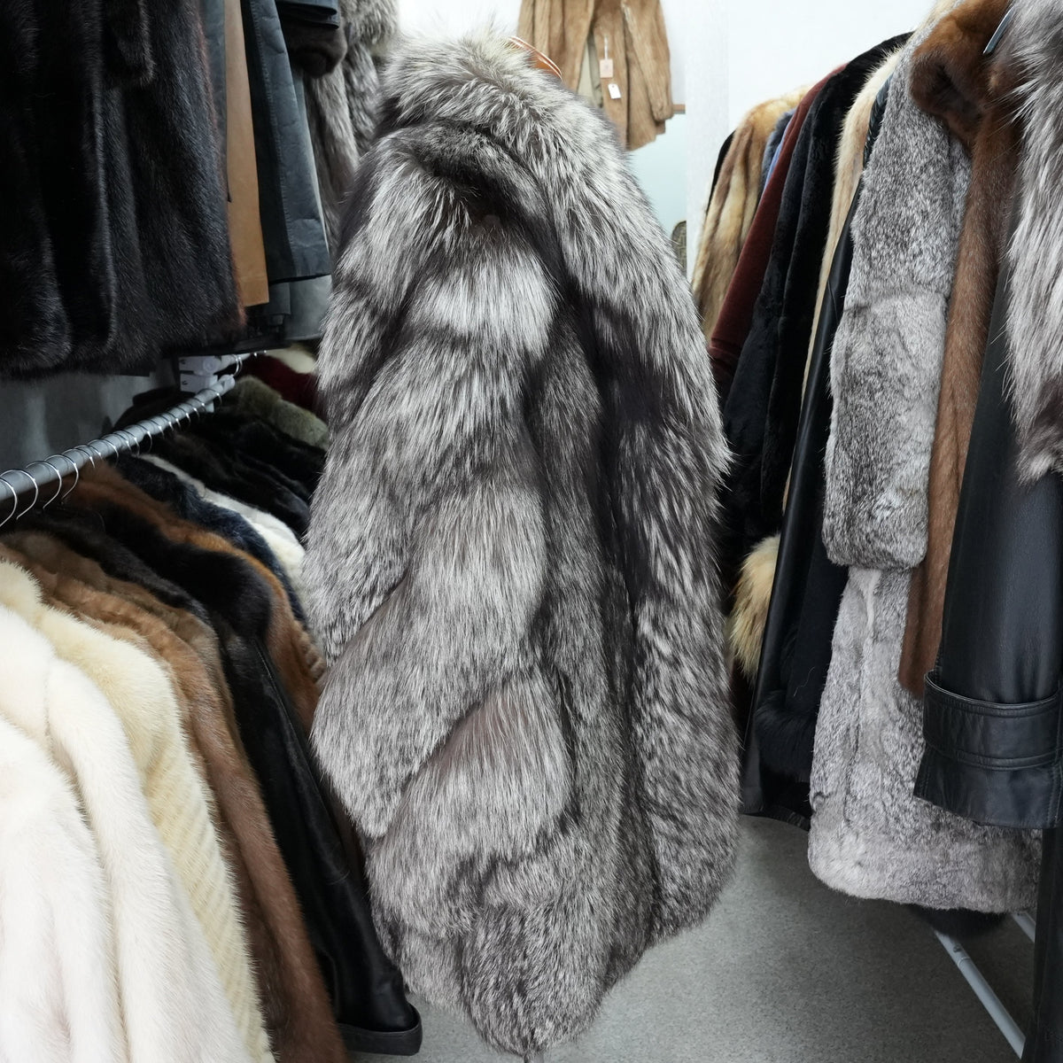 SAGA ROYAL Fox Fur Semi Long Coat Silver Fox Soft and Fluffy - Genuine Vintage Fur From Japan