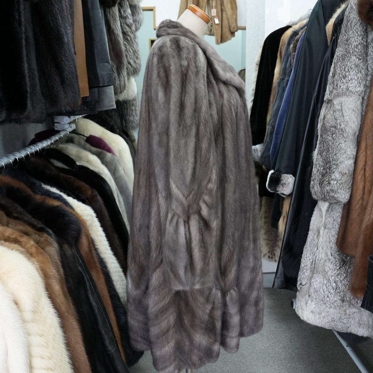Blue iris Mink Fur Coat Patterned hem AMERICAN Legend - Genuine Vintage Fur From Japan