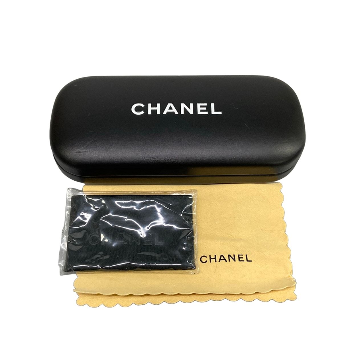 CHANEL 18316 C0200 太阳镜 — 深灰色/象牙色/黑色复古款