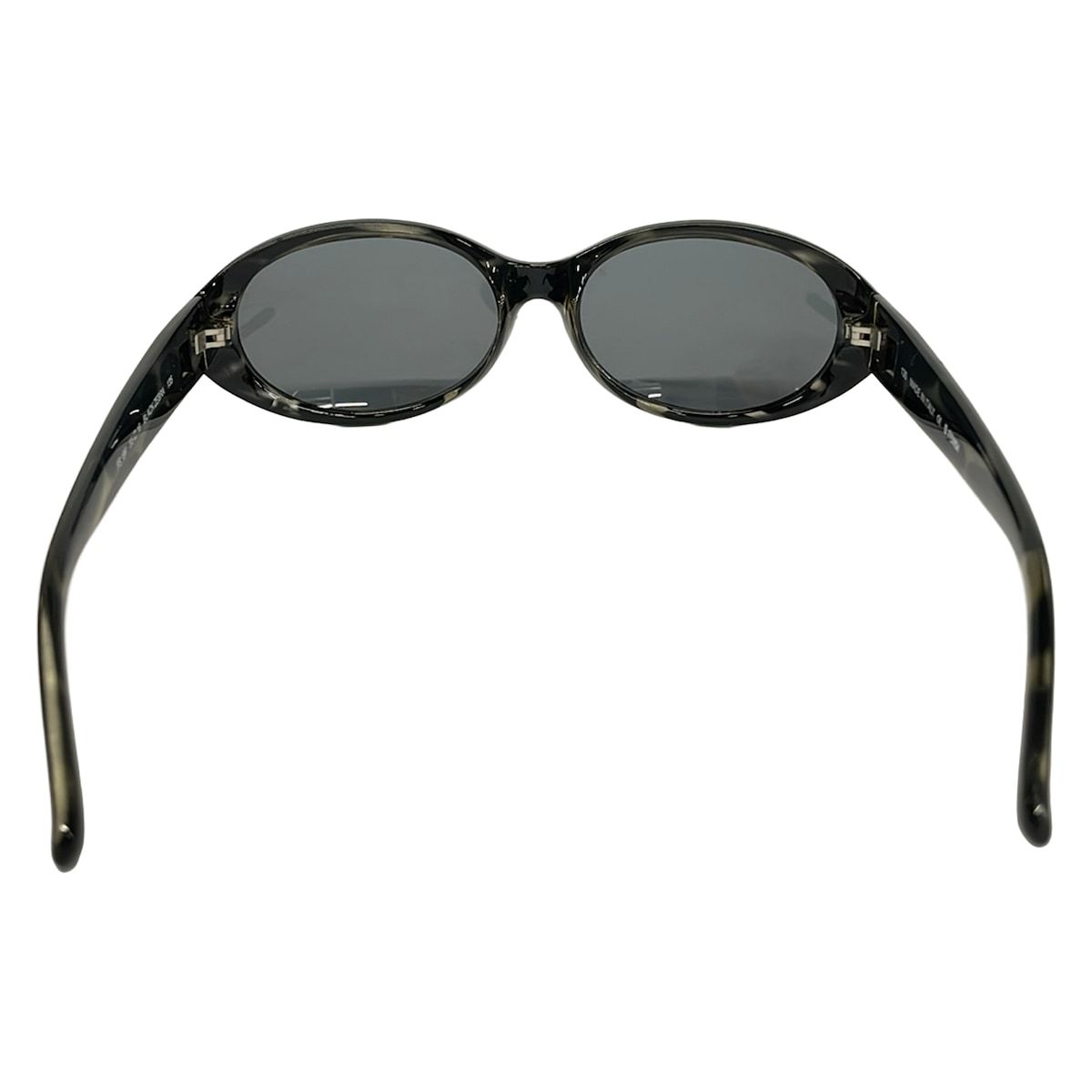 Fendi FS196 太阳镜 — 黑色和银色