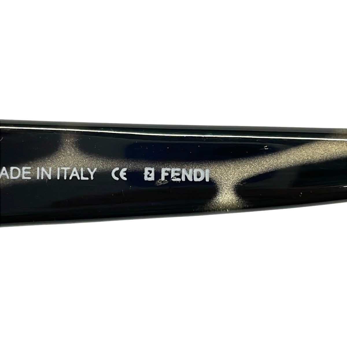 Fendi FS196 太阳镜 — 黑色和银色