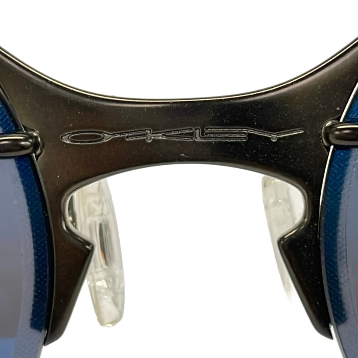 OAKLEY OO4088-02 サングラス — ネイビー＆シルバー