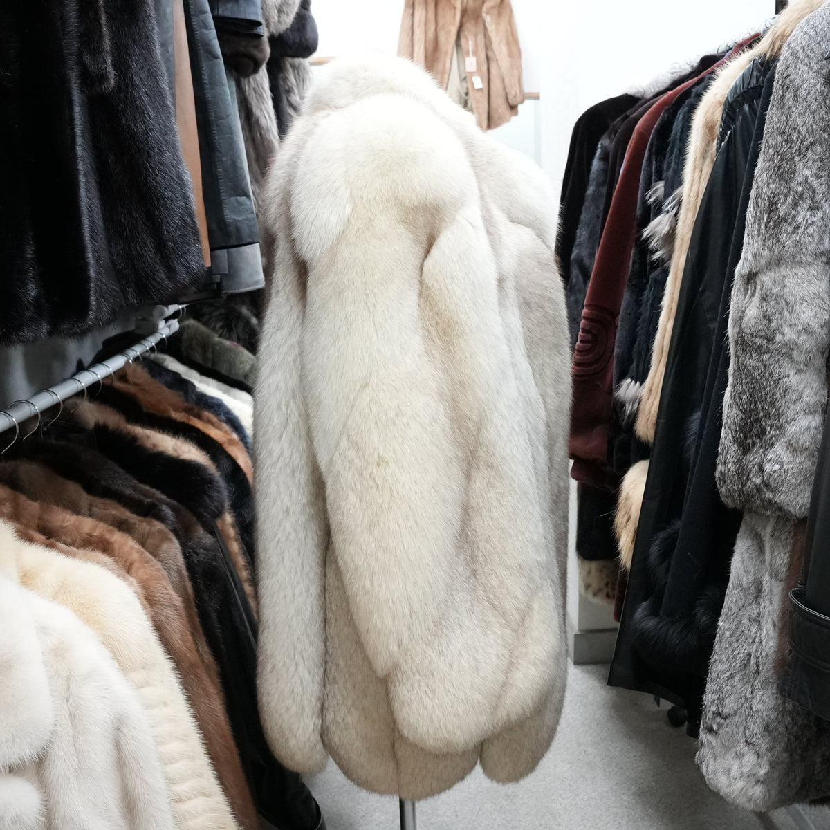 Nordic Fox Scallop Design Fur Coat very Soft and Fluffy EMBA - Genuine Vintage Fur From Japan