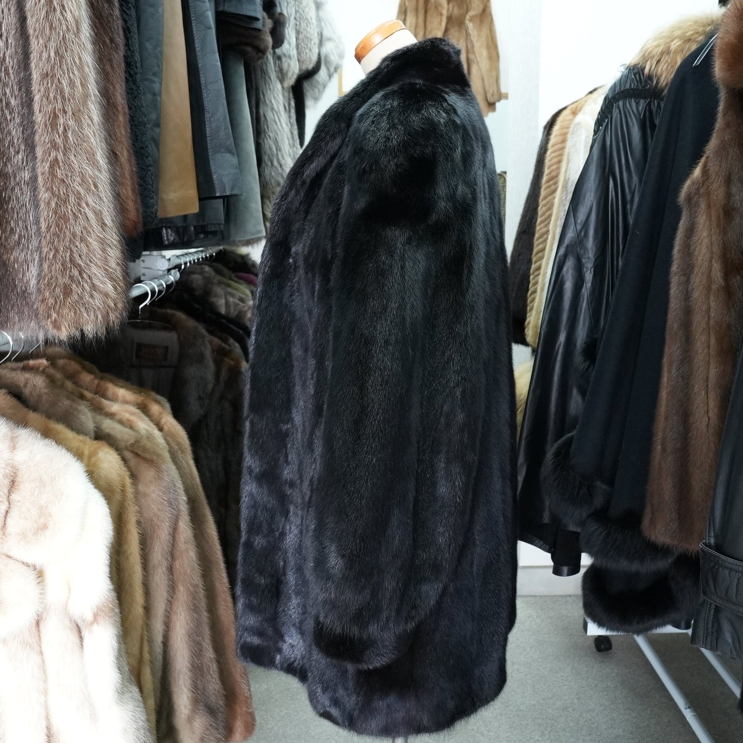 SAGA MINK Black mink Fur Coat - Genuine Vintage Fur Japan