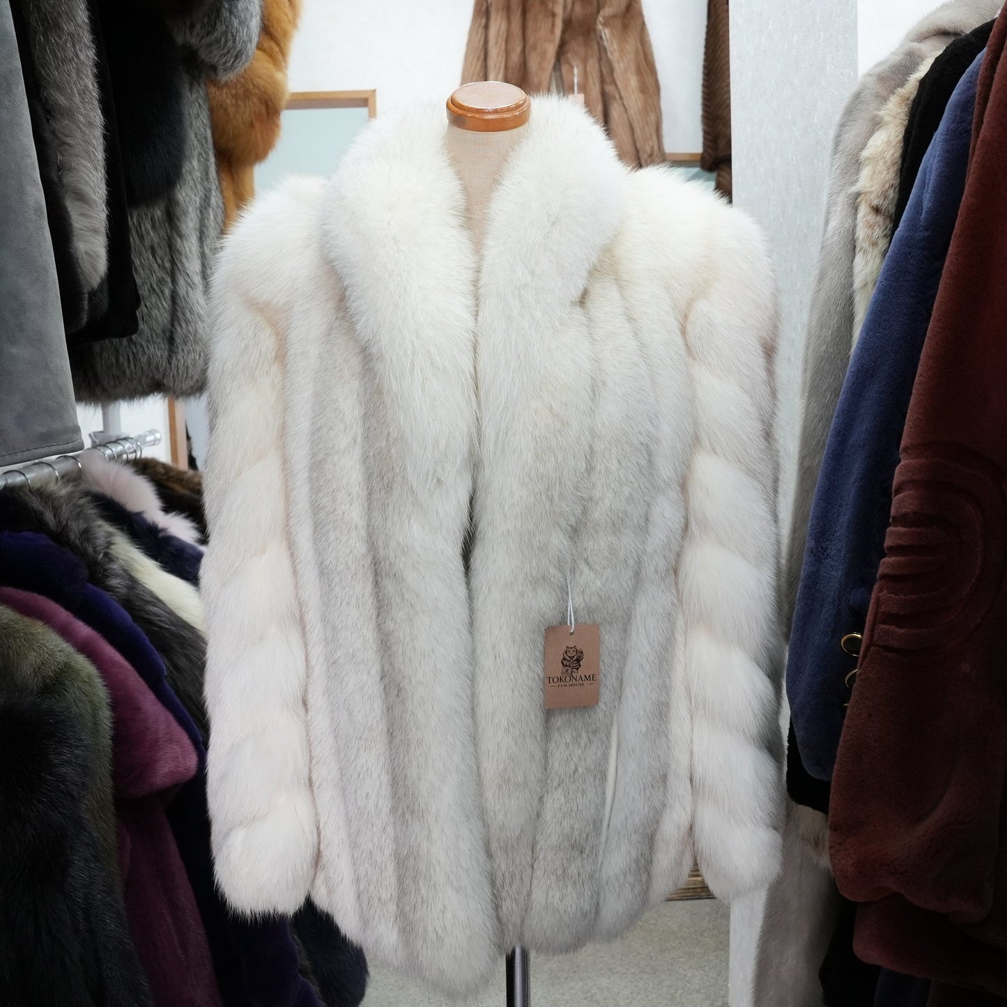 Nordic Fox Fur Coat SAGA FOX - Genuine Vintage Fur From Japan
