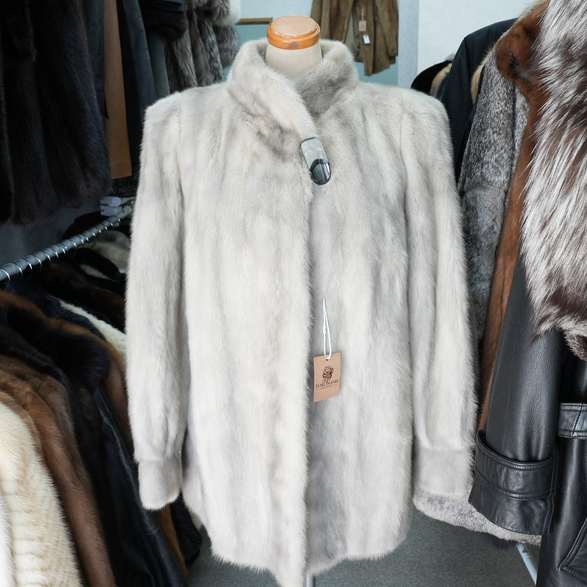 Sapphire Mink Fur Coat SAGA MINK - Genuine Vintage Fur From Japan