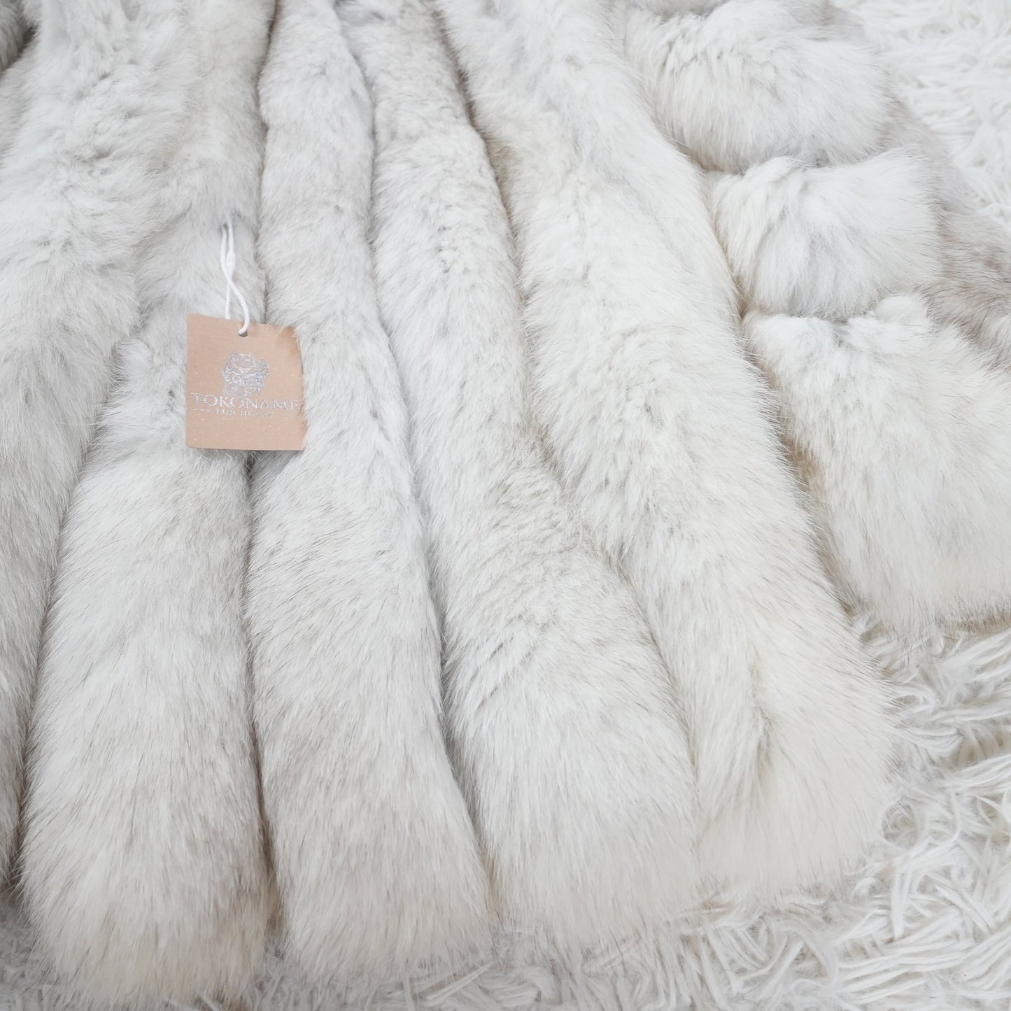 SAGA ROYAL FOX Fur Coat - Genuine Vintage Fur From Japan