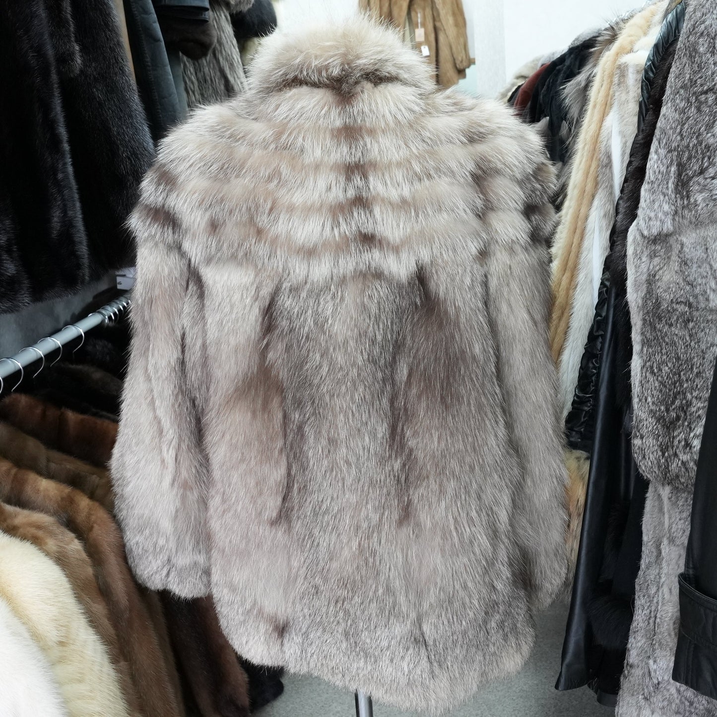 BlueFrost Fox Fur Coat SAGA FOX - Genuine Vintage Fur From Japan