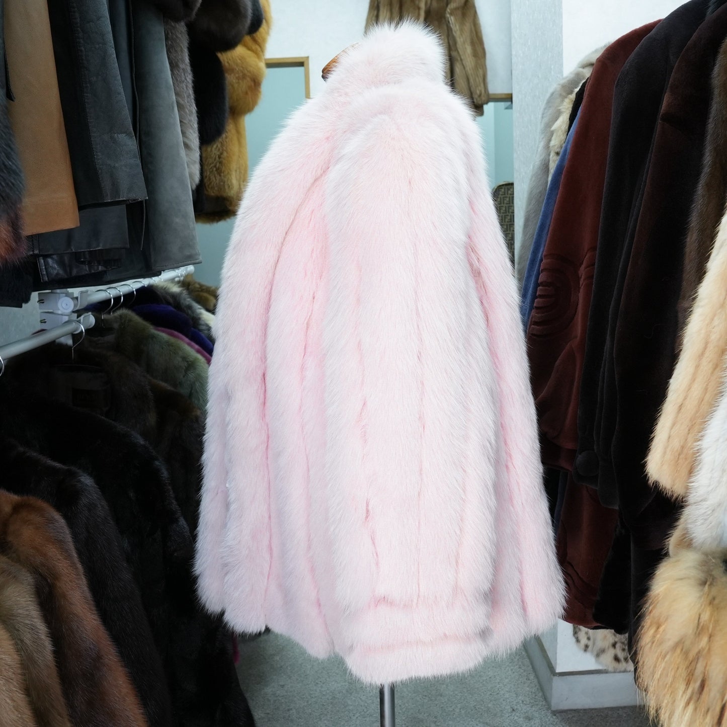 Pink Dyed SAGA ROYAL FOX Coat Soft and Fluffy - Genuine Vintage Fur From Japan