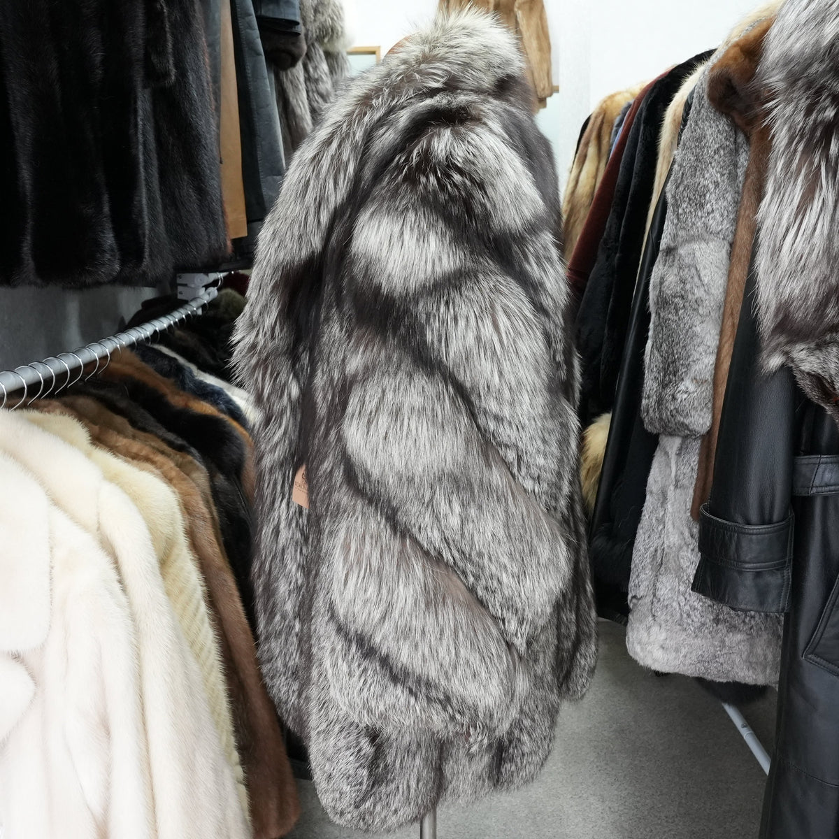 SAGA ROYAL Fox Fur Semi Long Coat Silver Fox Soft and Fluffy - Genuine Vintage Fur From Japan
