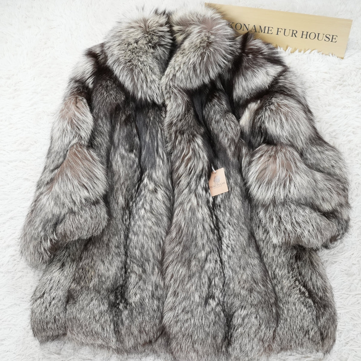 SAGA ROYAL Fox Fur Semi Long Coat Silver Fox Soft and Fluffy - Genuine Vintage Fur From Japan