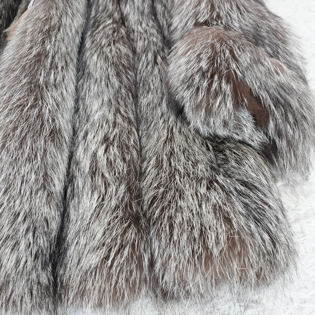 Silver Fox Fur Coat SAGA FOX Soft and Fluffy - Genuine Vintage Fur From Japan