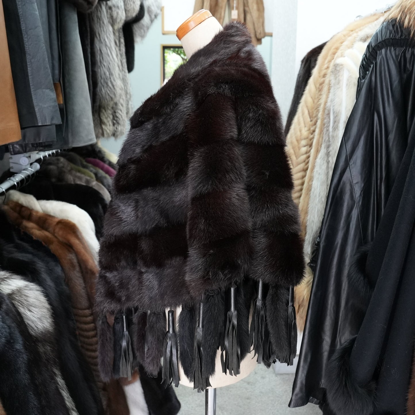 Dark Minn Cape with a tail SAGA MINK - Genuine Vintage Fur From Japan