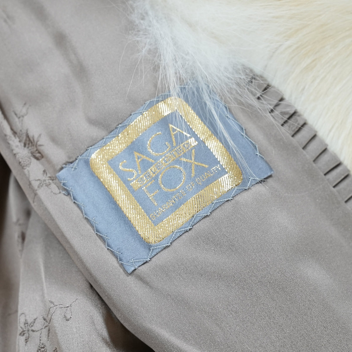 Golden Island Fox Fur Coat Soft and Fluffy SAGA FOX - Genuine Vintage Fur From Japan