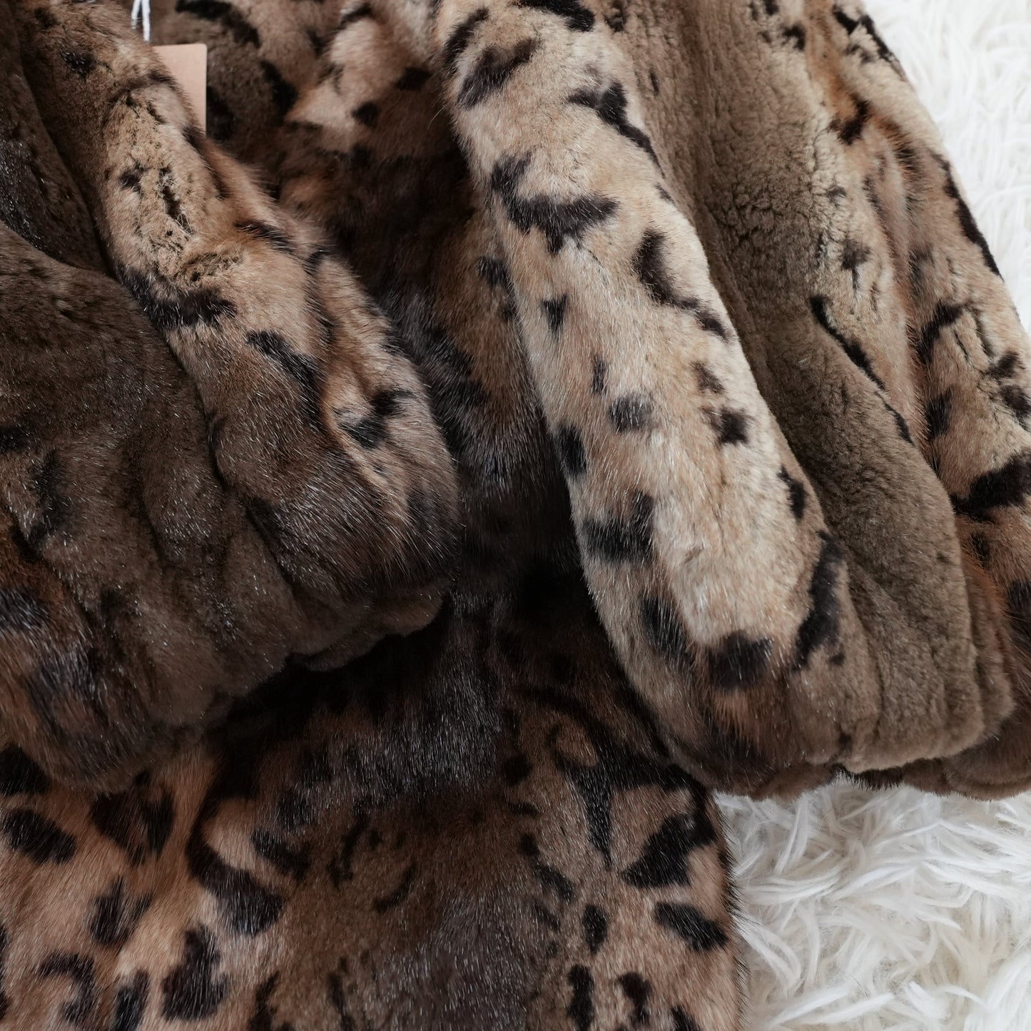 KOPENHAGEN FUR 豹纹貂皮带帽外套 触感柔软皮革
