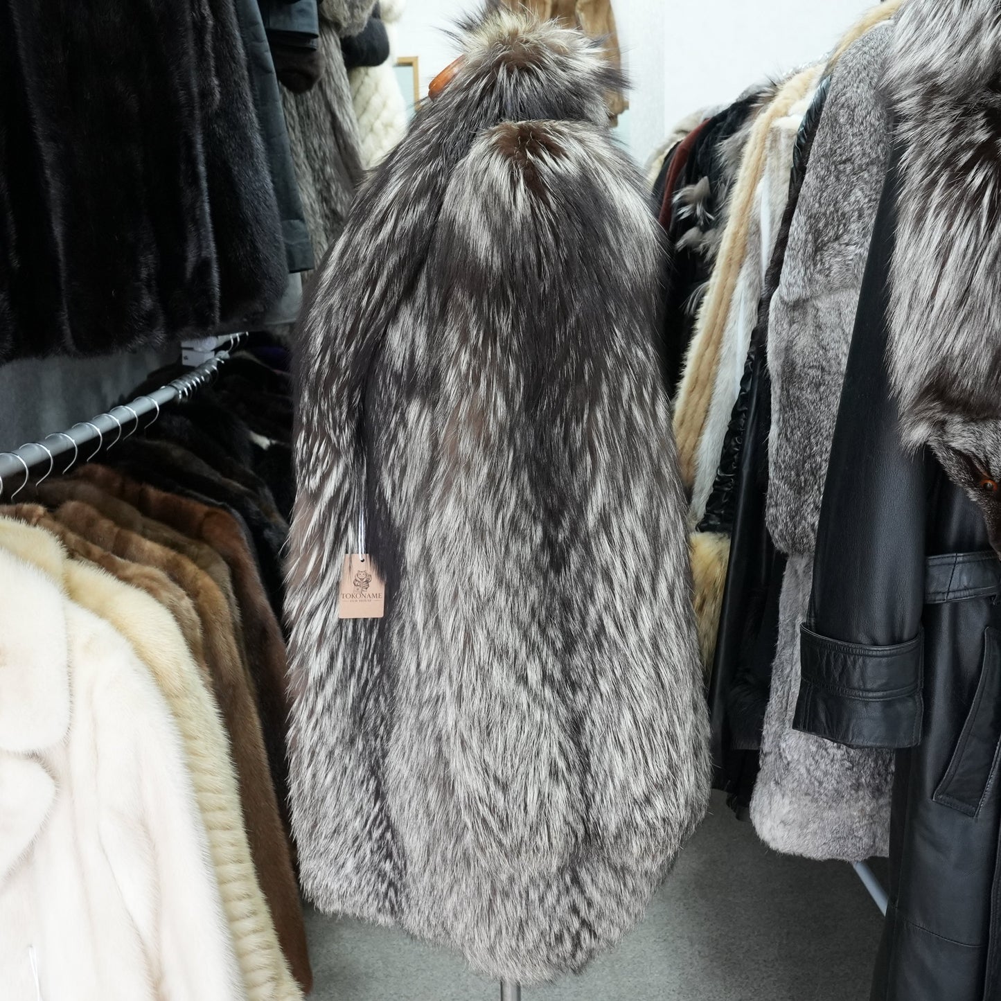 Silver Fox Fur Coat Soft & Fluffy SAGA FOX - Genuine Vintage Fur From Japan