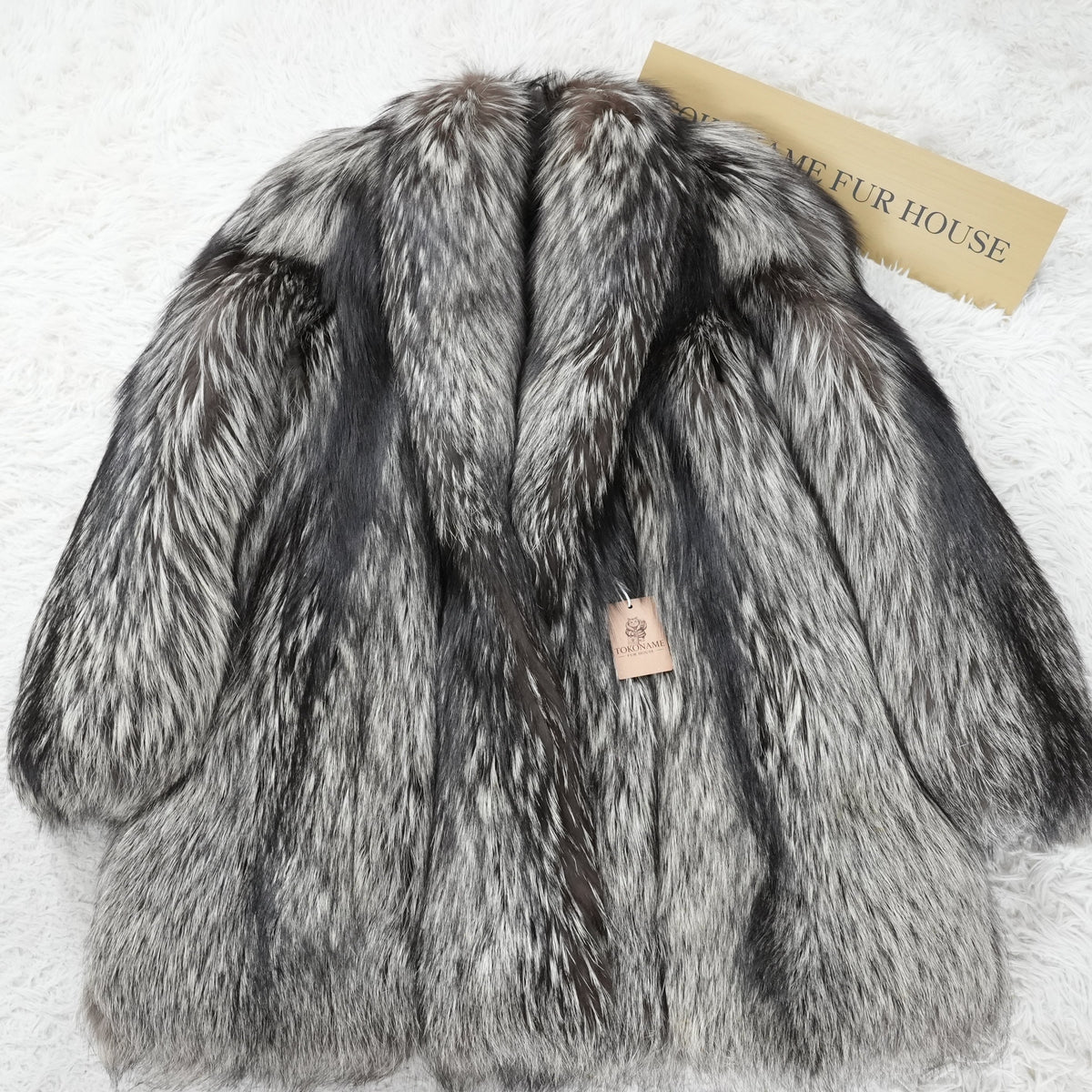SAGA ROYAL Silver Fox Fur Coat Soft and Fluffy - Genuine Vintage Fur From Japan