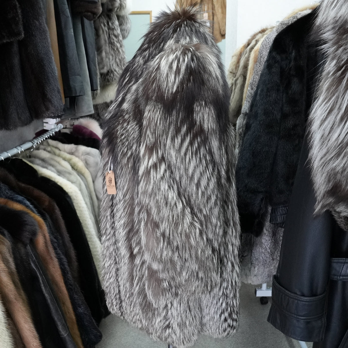 Nordic Silver Fox Fur Coat EMBA - Genuine Vintage Fur From Japan