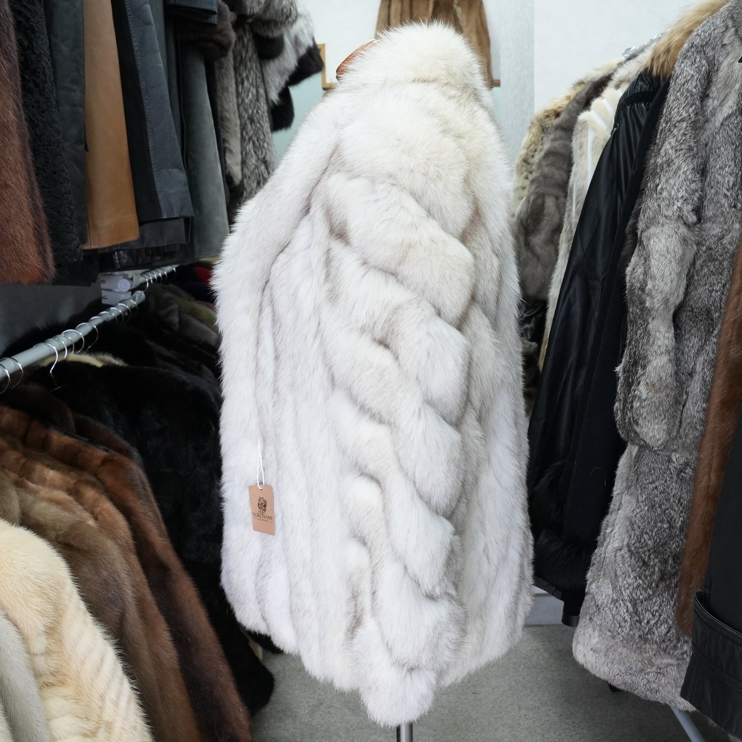 SAGA ROYAL FOX Fur Coat - Genuine Vintage Fur From Japan