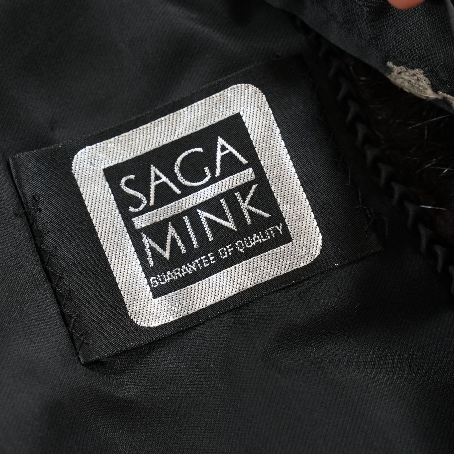 Dark Minn Cape with a tail SAGA MINK - Genuine Vintage Fur From Japan