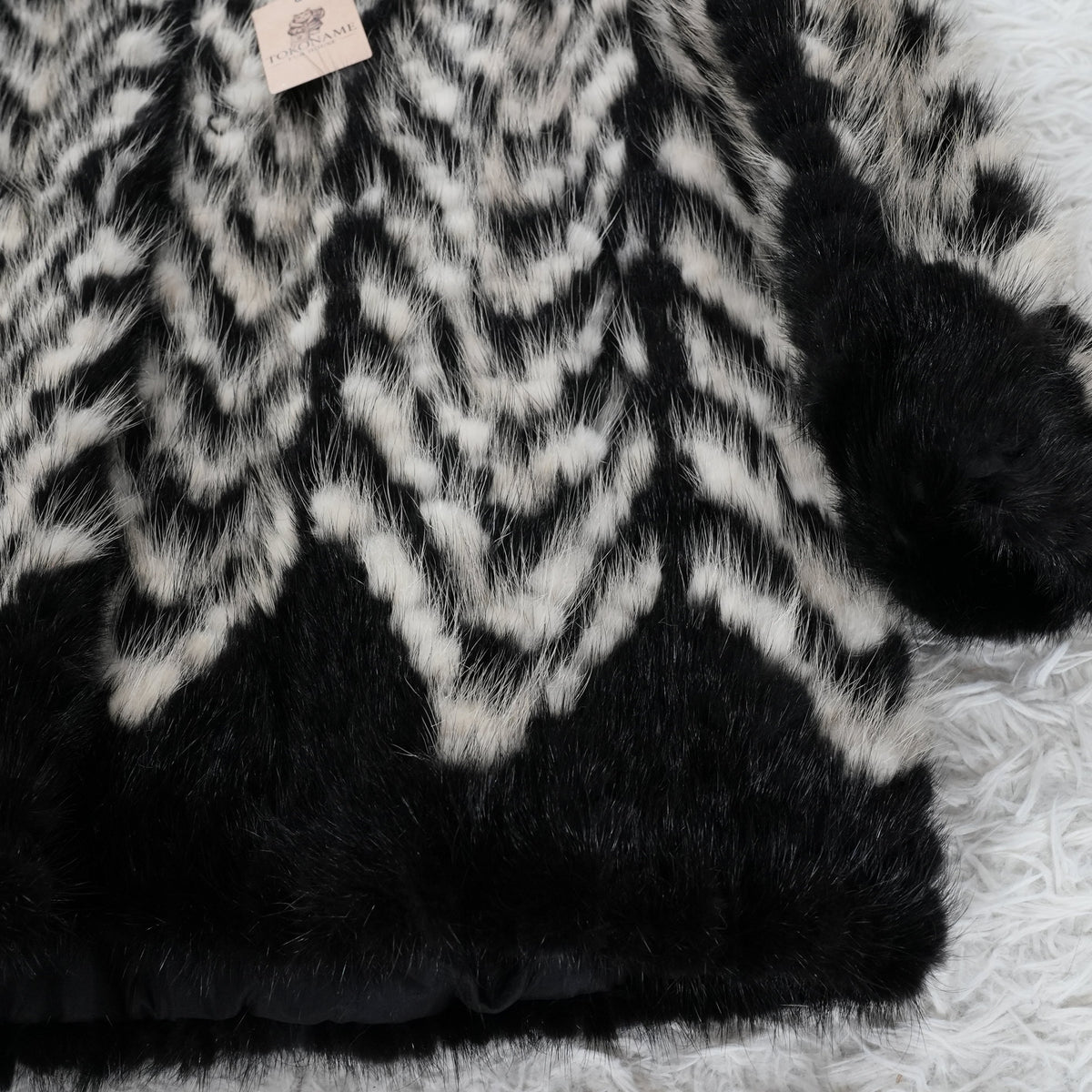 Two Tone Chevron Design Mink Coat SAGA MINK - Genuine Vintage Fur From Japan