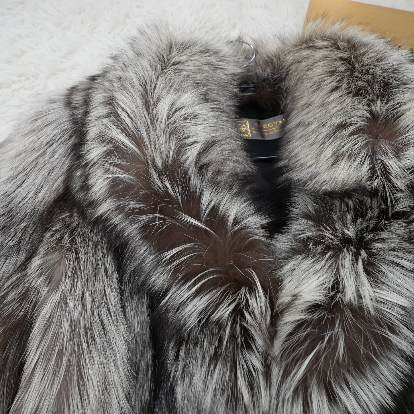 SAGA ROYAL FOX Silver Fox Soft and Fluffy - Genuine Vintage Fur Japan