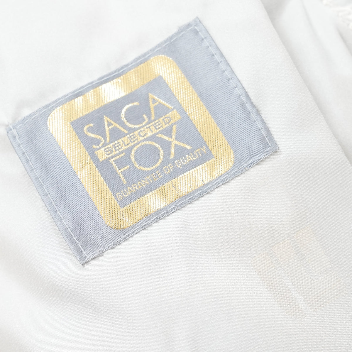 Blue Fox SAGA Fox Coat Soft and Fluffy - Genuine Vintage Fur From Japan