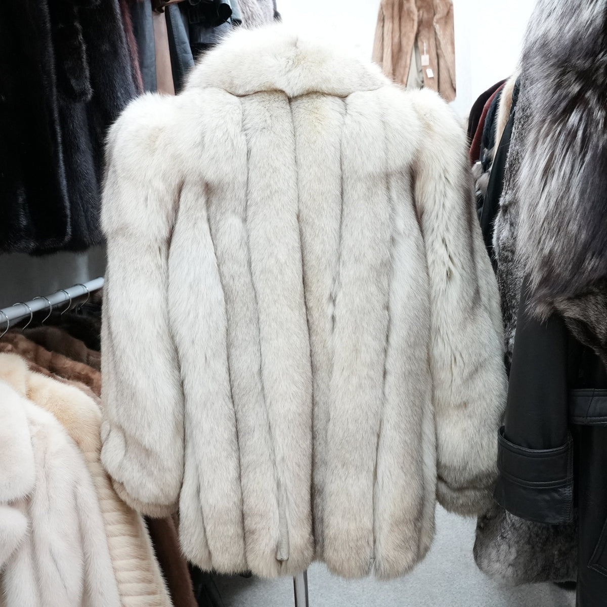 Blue Fox SAGA Fox Coat Soft and Fluffy - Genuine Vintage Fur From Japan