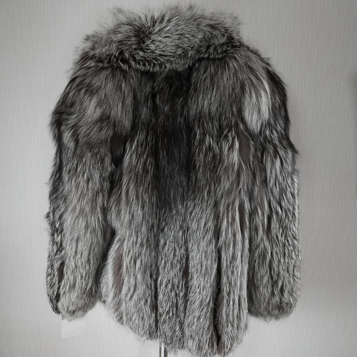 Silver Fox Fur Coat SAGA ROYAL FOX - Genuine Vintage Fur From Japan