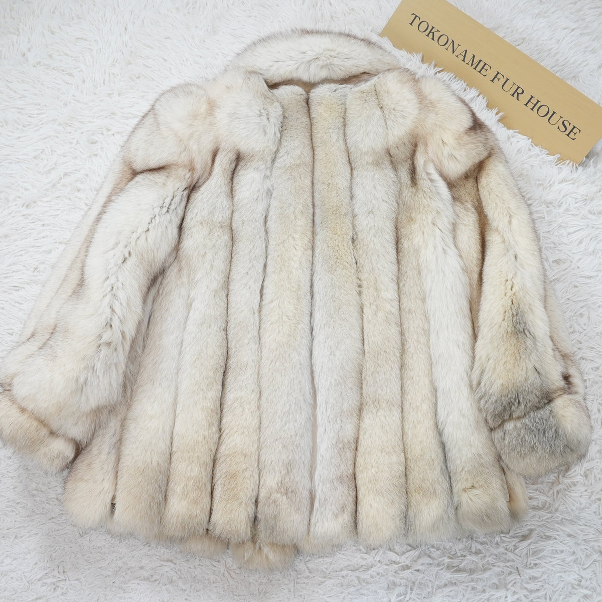 Blue Fox SAGA Fox Coat Soft and Fluffy - Genuine Vintage Fur From Japan