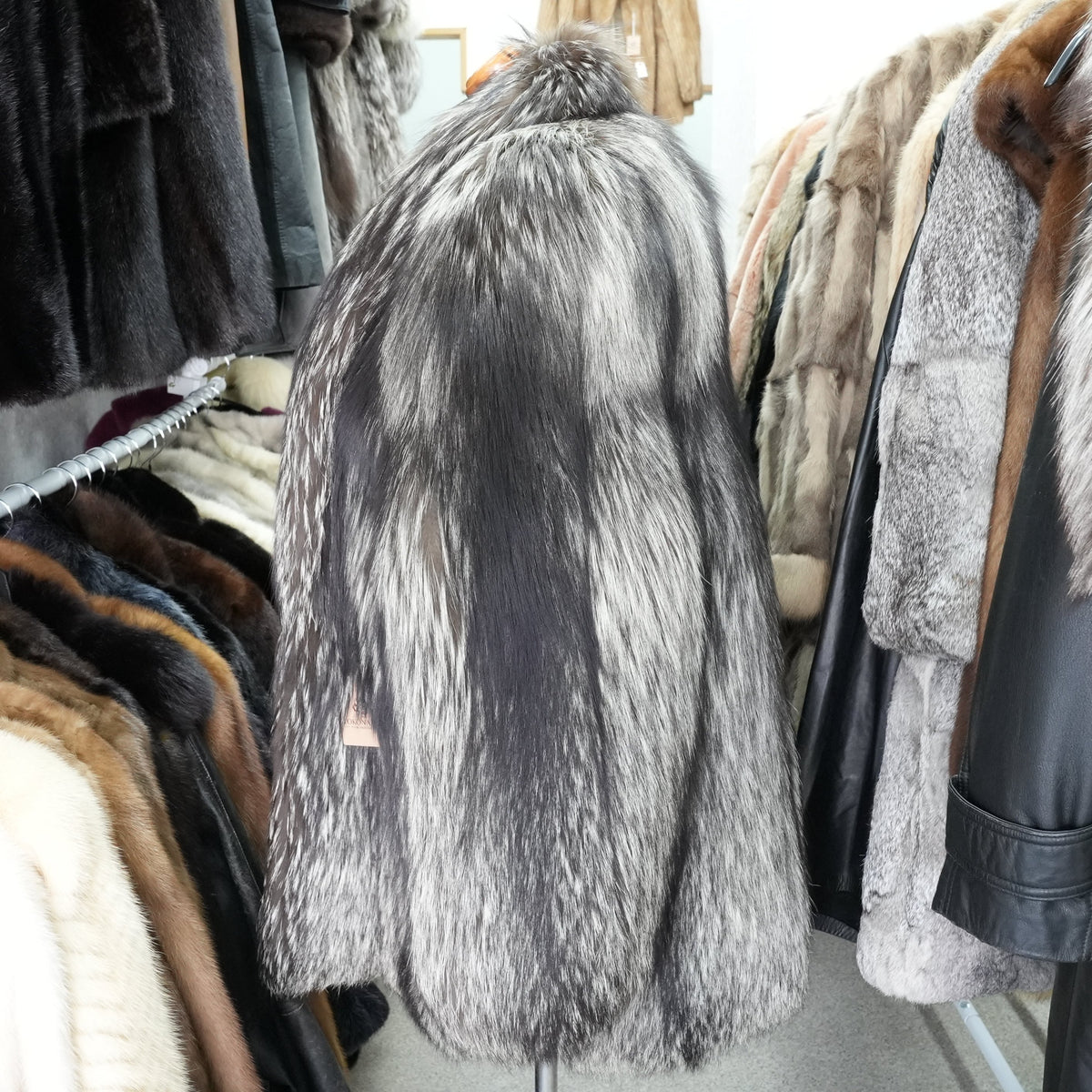 SAGA ROYAL Silver Fox Fur Coat Soft and Fluffy - Genuine Vintage Fur From Japan