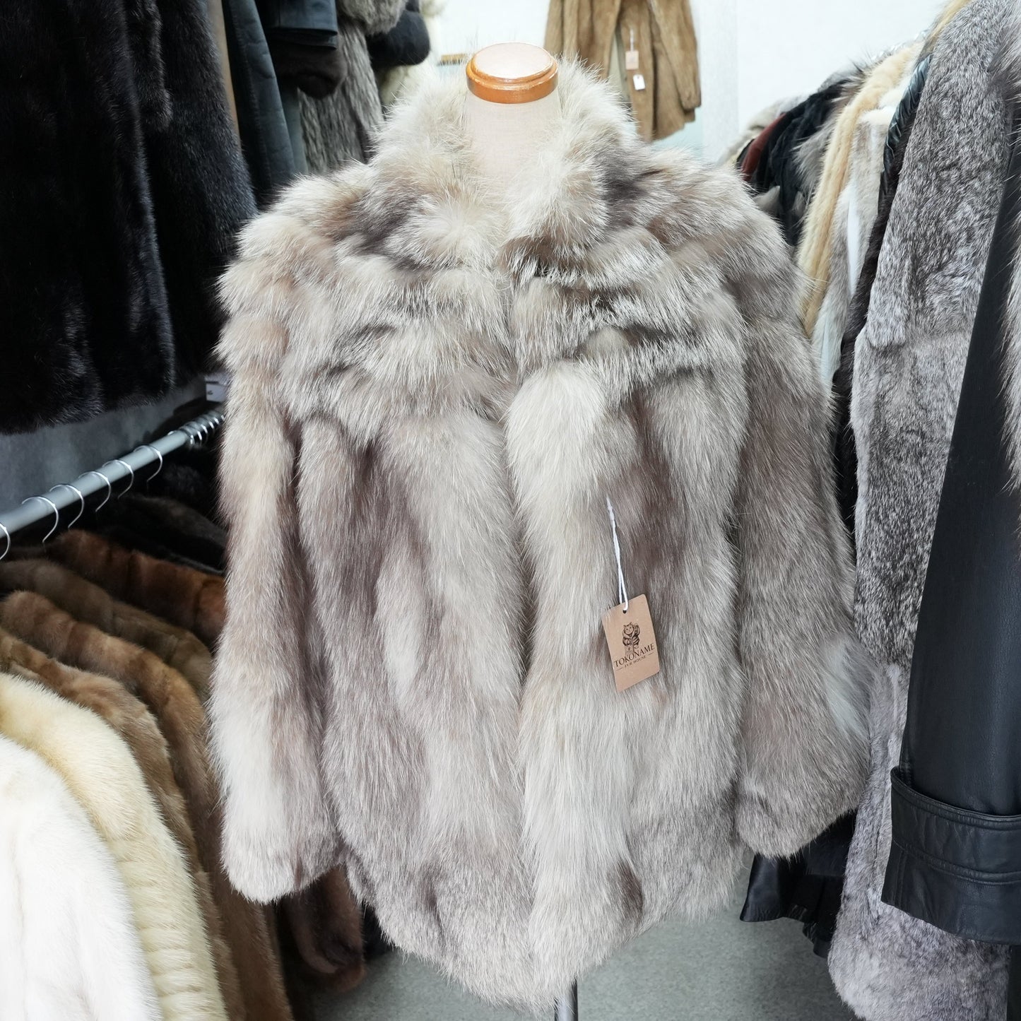 BlueFrost Fox Fur Coat SAGA FOX - Genuine Vintage Fur From Japan