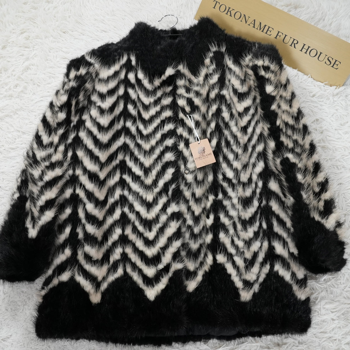 Two Tone Chevron Design Mink Coat SAGA MINK - Genuine Vintage Fur From Japan