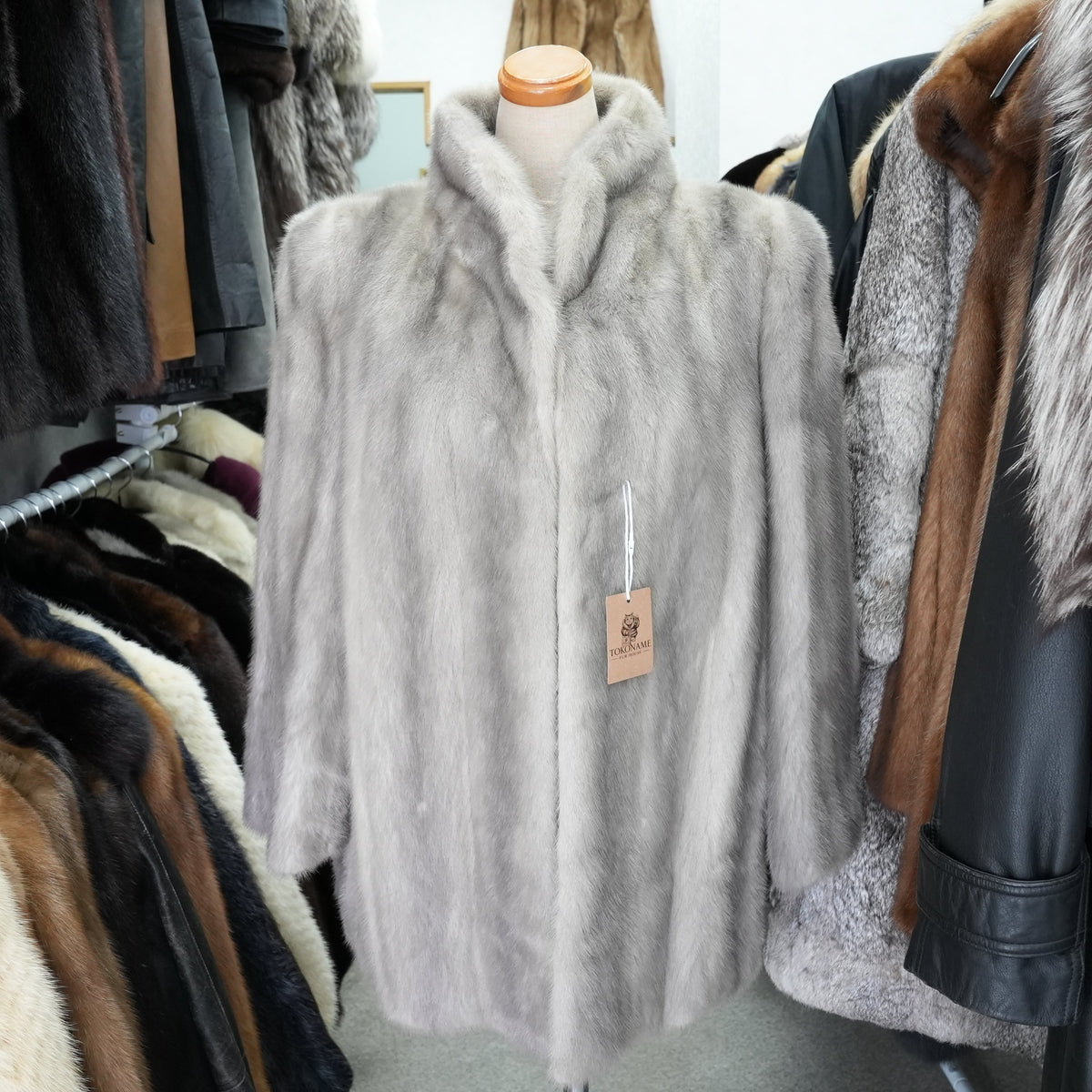 Sapphire Mink Fur Coat SAGA MINK - Genuine Vintage Fur From Japan