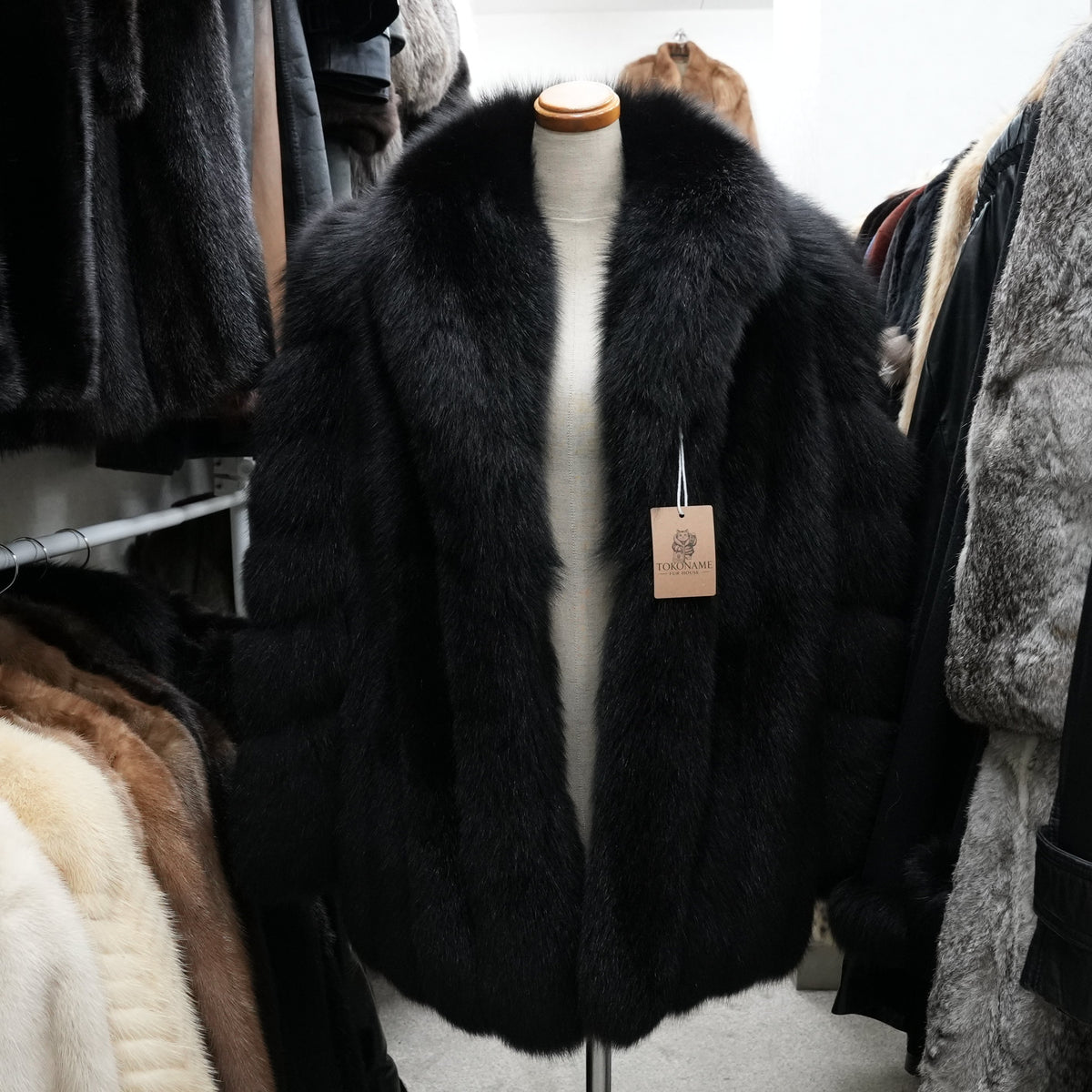 Black Dyed SAGA ROYAL FOX Coat Soft and Fluffy - Genuine Vintage Fur From Japan