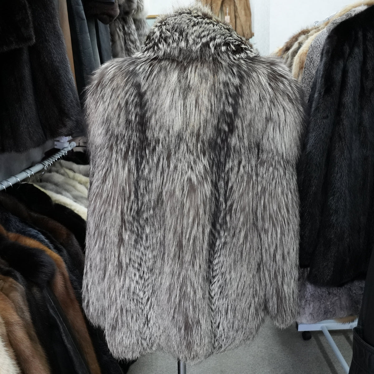 Silver Fox Fur Coat SAGA FOX - Genuine Vintage Fur From Japan