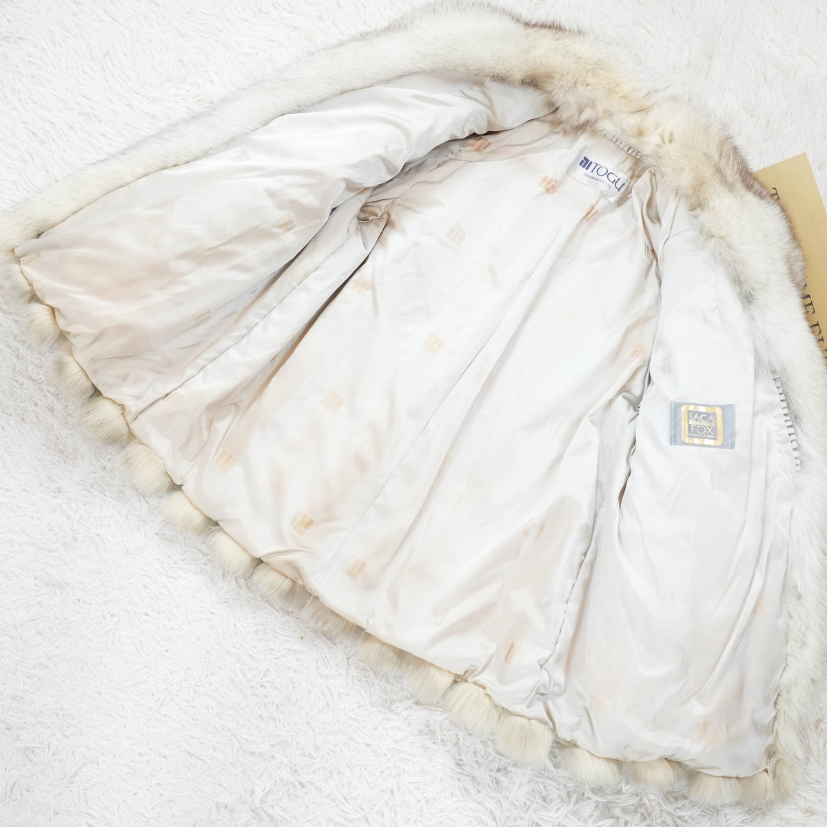 Blue Fox SAGA Fox Coat Soft and Fluffy - Genuine Vintage Fur From Japan