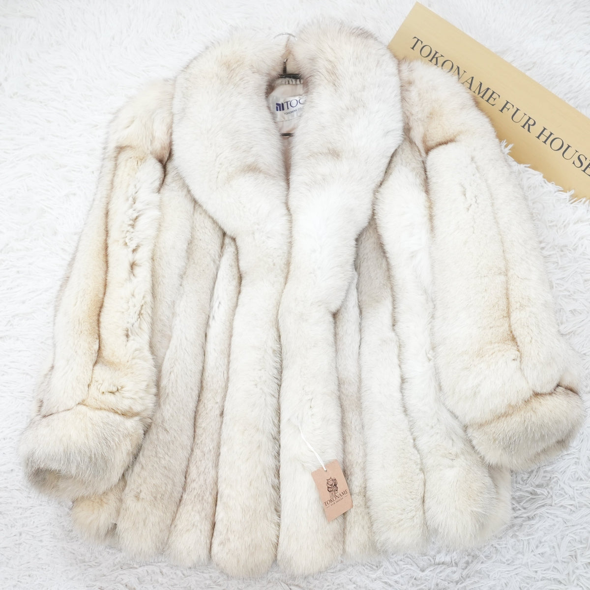 Blue Fox SAGA Fox Coat Soft and Fluffy - Genuine Vintage Fur From Japan