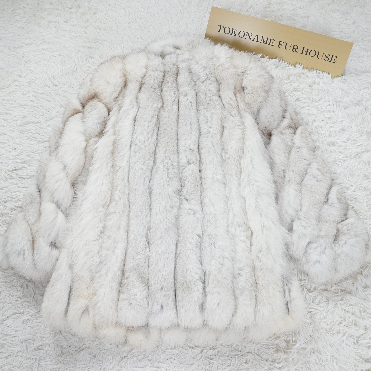 SAGA ROYAL FOX Fur Coat - Genuine Vintage Fur From Japan