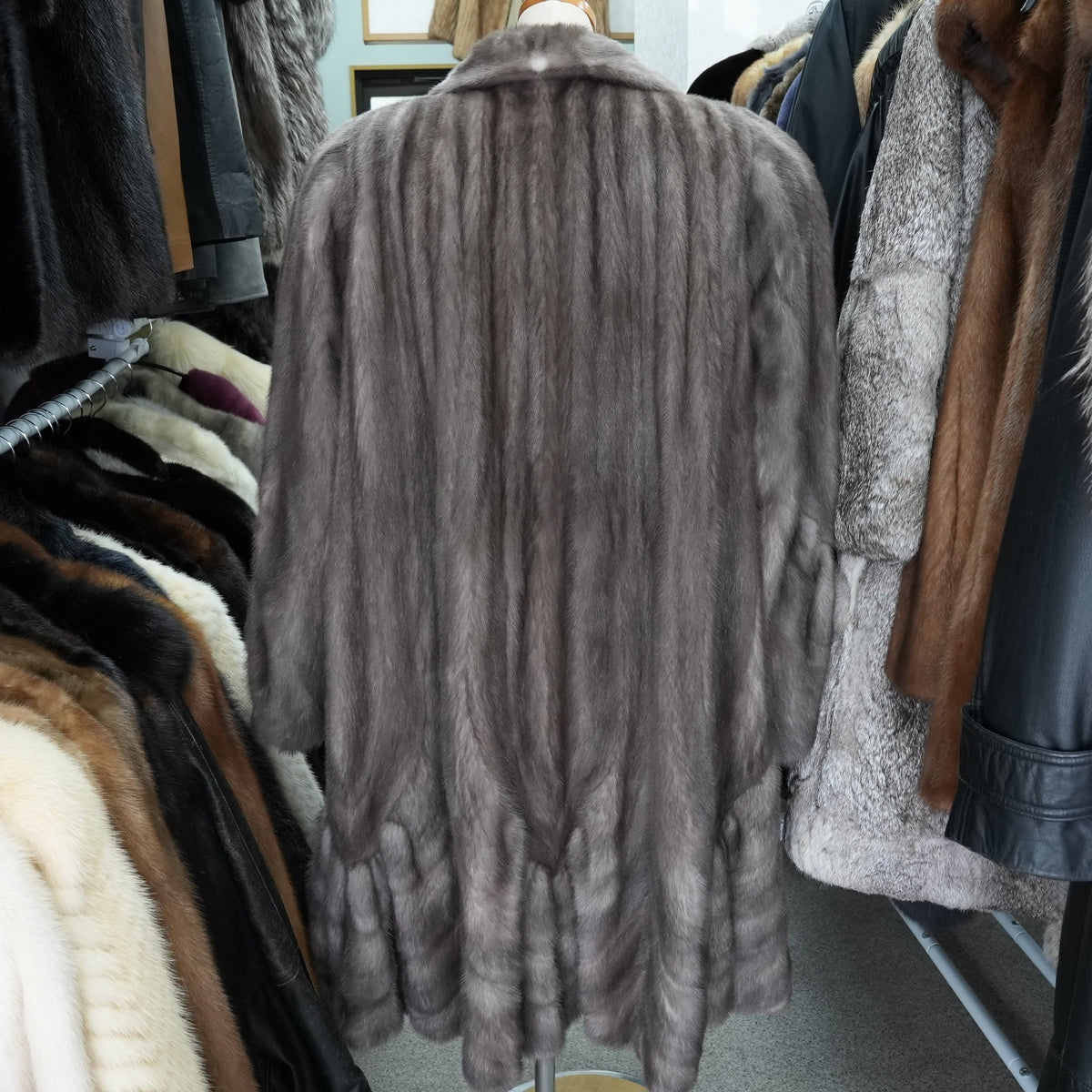 Blue iris Mink Fur Coat Patterned hem AMERICAN Legend - Genuine Vintage Fur From Japan